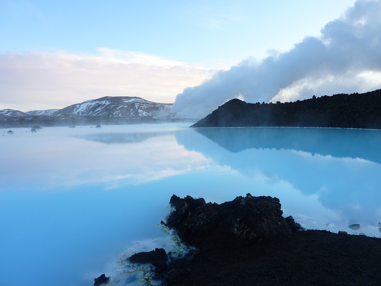 women's guide to Iceland from Wanderful - image of the natural beauty