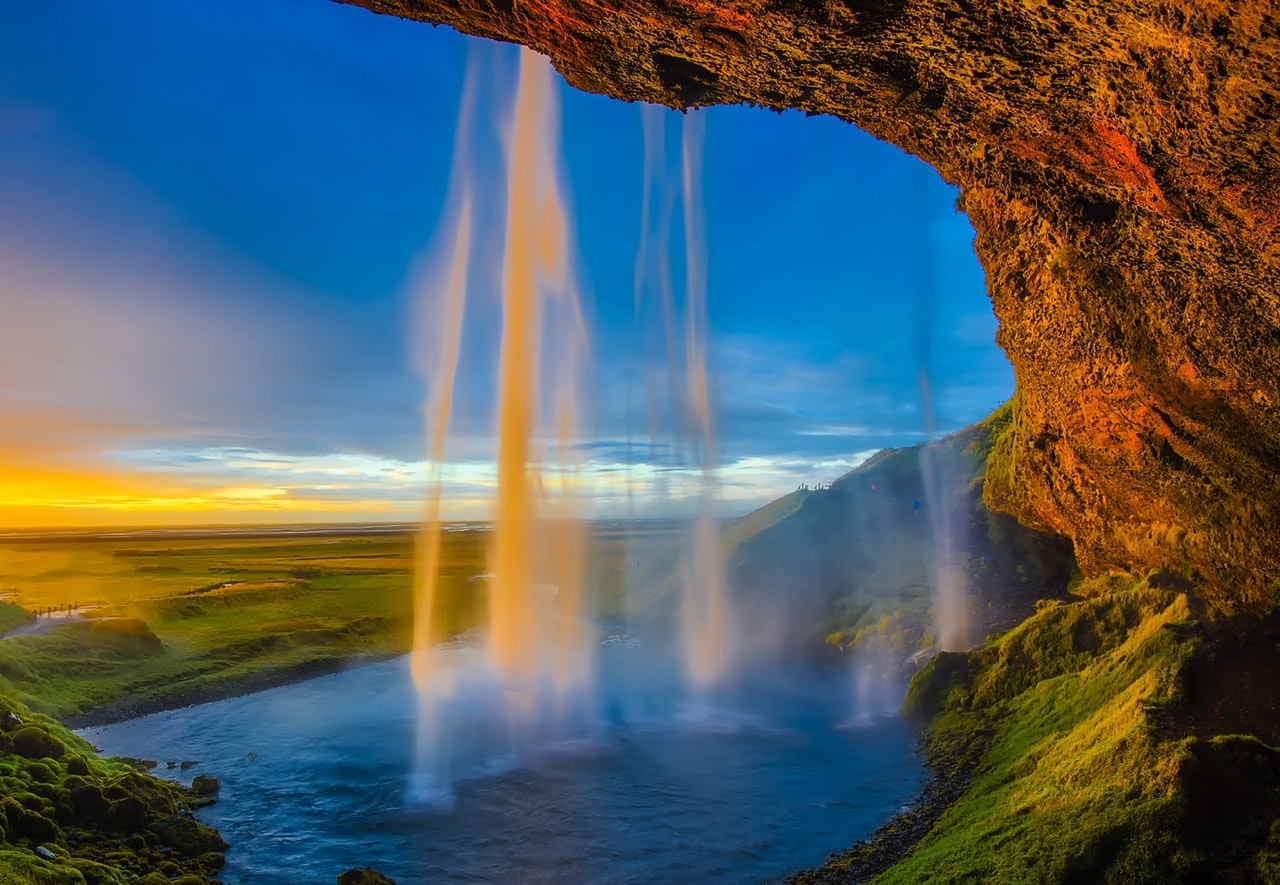 travel guide to Iceland - land of waterfalls and epic vistas