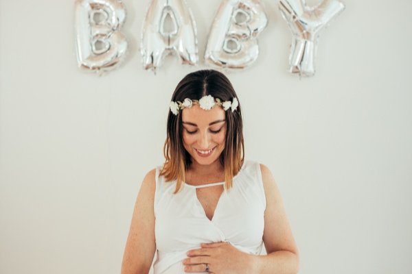 21 Non Traditional Baby Shower Games You’ll Love | If you’re looking for fun baby shower activities the mom to be and her friends will enjoy, we’ve got 21 ideas to inspire you! With options for large groups and small groups, co-ed baby shower games, and even minute to win it baby shower games, these suggestions are equal parts awesome and creative! Perfect for families with kids, or an intimate affair with your besties, these games will not disappoint. #babyshowergames #babyshoweractivities