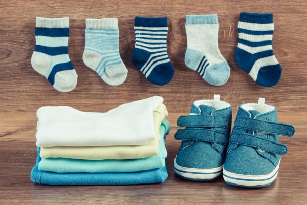 25 Baby Registry Checklist Essentials | Whether you’re pregnant with your first, second, or fifth baby this collection of minimalist must haves is for you! Check lists for new moms can be overwhelming, and this post breaks it down to the minimum – a simple list of the essential items you’ll need when baby arrives. We’ve done all the research for you, with links to the best brands and products on Amazon so you can create your baby registry from the comfort of home! #babyregistry #babyessentials
