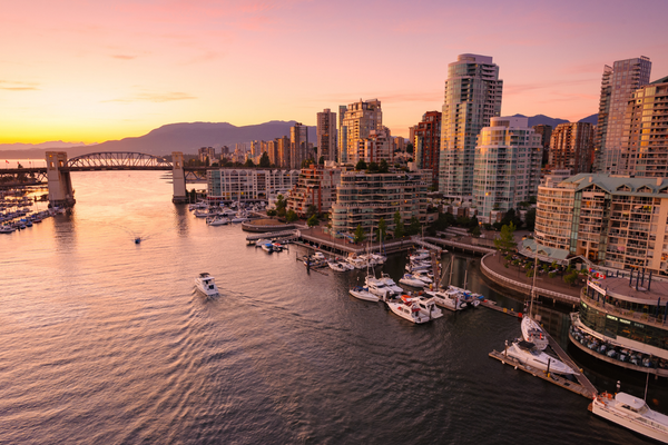 21 Things To Do with Kids in Vancouver | Traveling to British Columbia, Canada with the family? Not sure when to go and what to pack? Need a list of fun, cool, unique, and CHEAP things to do with kids, tweens, and teens? We've got you covered. We're curated a list of all your travel-related needs to help you plan your itinerary, and while we couldn't narrow it down to our top 10 fave family-friendly activities, we have plenty of ideas for you to choose from!