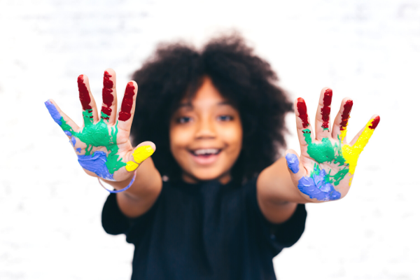 21 Unique and Meaningful Handprint Crafts for Kids | If you're looking for homemade keepsakes and DIY gifts kids can make, this post is for you! We've curated tons of handprint crafts for all ages and stages - babies, toddlers, preschool and kindergarten age kids, and more! Whether you're looking for air dry clay or salt dough handprint art projects, or prefer to get messy with finger-paints, there are tons of great ideas to choose from for every holiday and season!