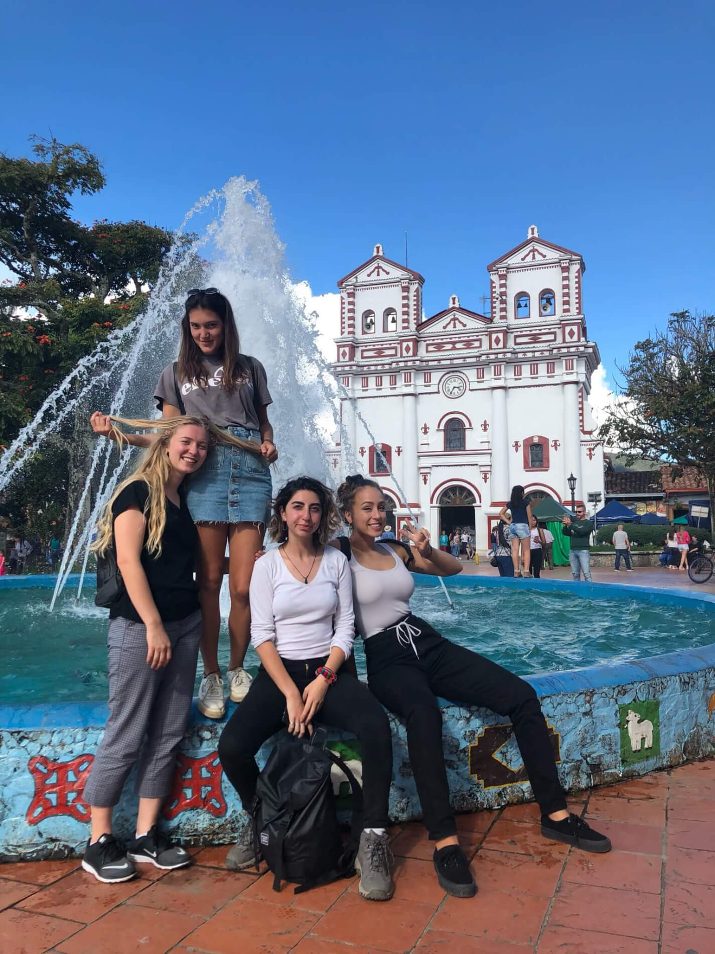 Group of friends at a fountain, tips for safe online dating and making friends online while traveling